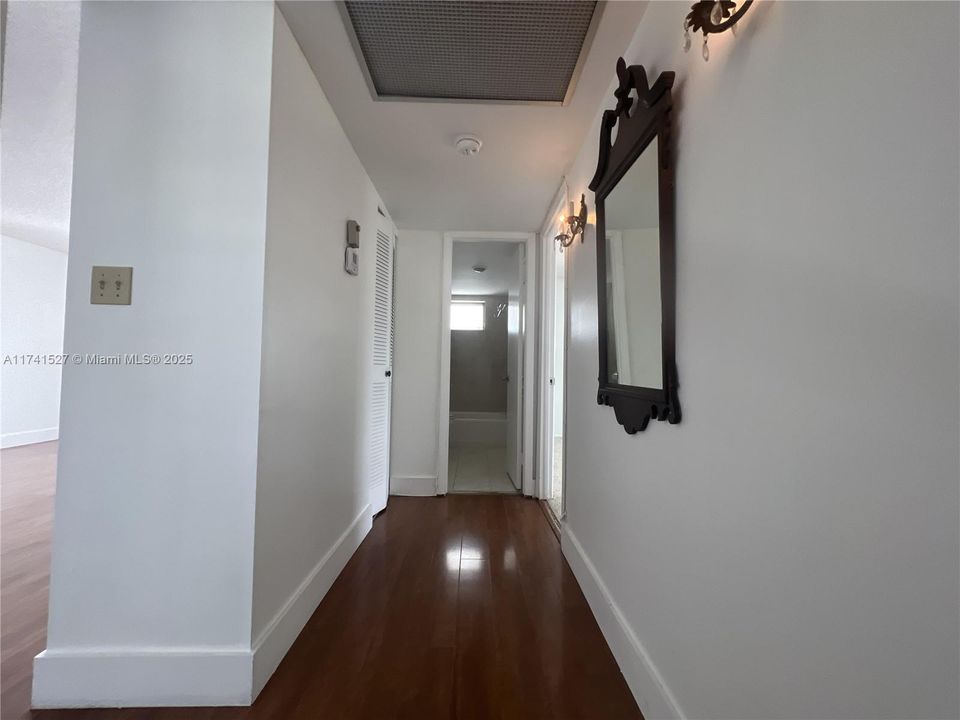 For Sale: $205,000 (2 beds, 2 baths, 1110 Square Feet)