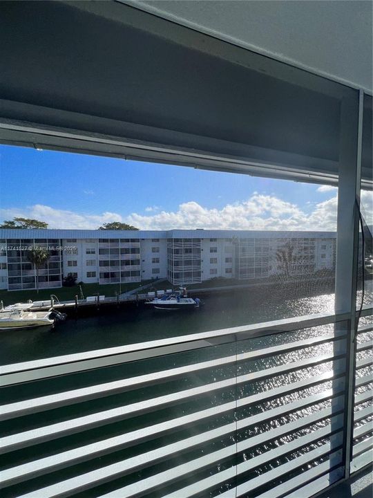 For Sale: $205,000 (2 beds, 2 baths, 1110 Square Feet)