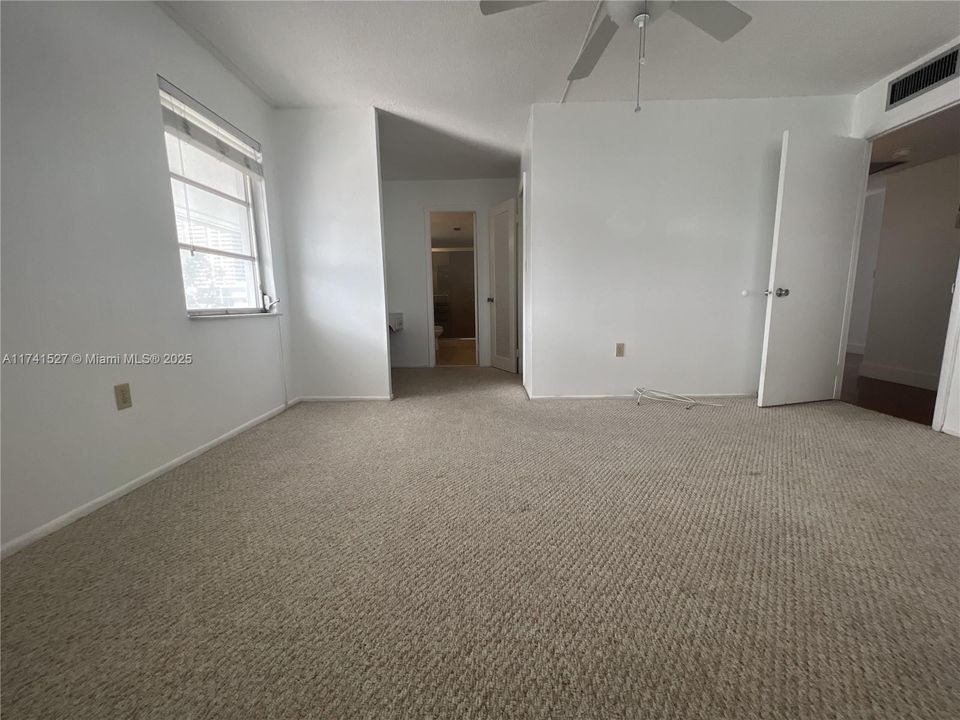 For Sale: $205,000 (2 beds, 2 baths, 1110 Square Feet)