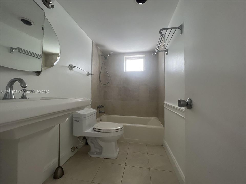 For Sale: $205,000 (2 beds, 2 baths, 1110 Square Feet)