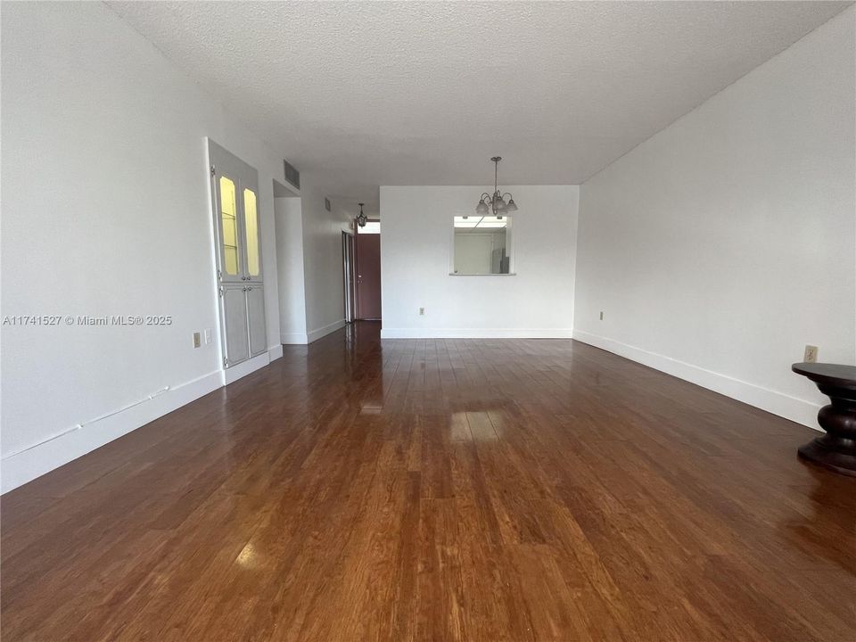 For Sale: $205,000 (2 beds, 2 baths, 1110 Square Feet)