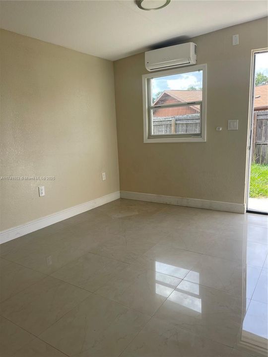 Recently Rented: $1,250 (1 beds, 1 baths, 450 Square Feet)