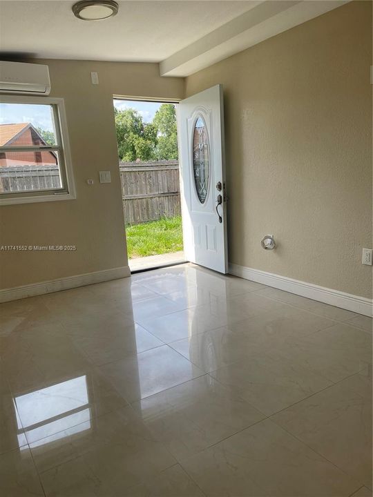 Recently Rented: $1,250 (1 beds, 1 baths, 450 Square Feet)