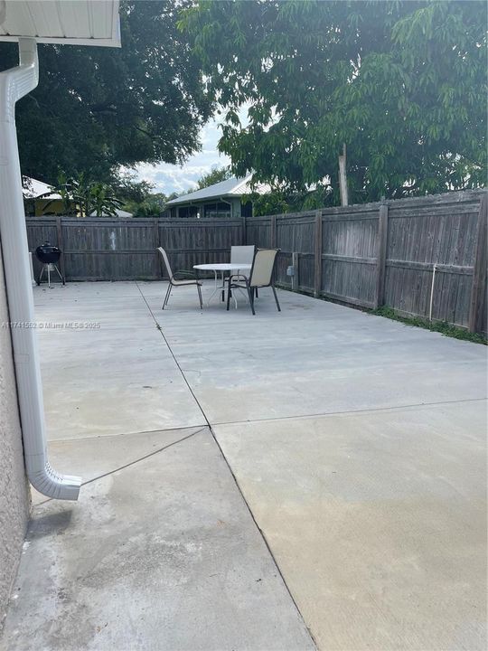 Recently Rented: $1,250 (1 beds, 1 baths, 450 Square Feet)