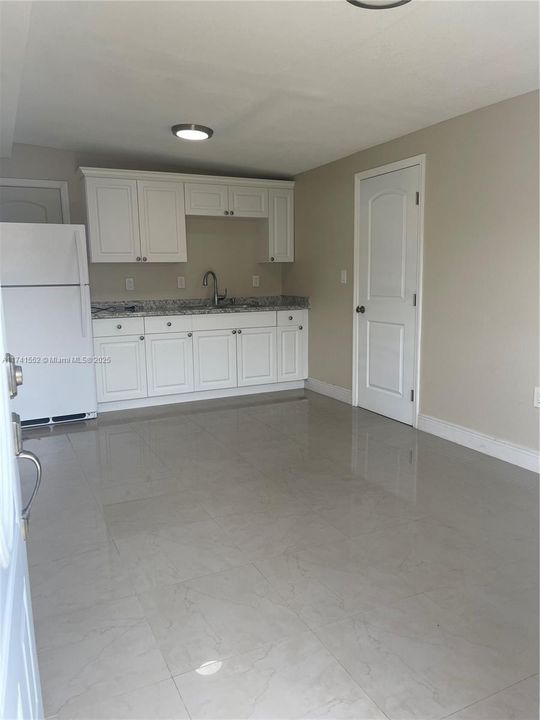 Recently Rented: $1,250 (1 beds, 1 baths, 450 Square Feet)