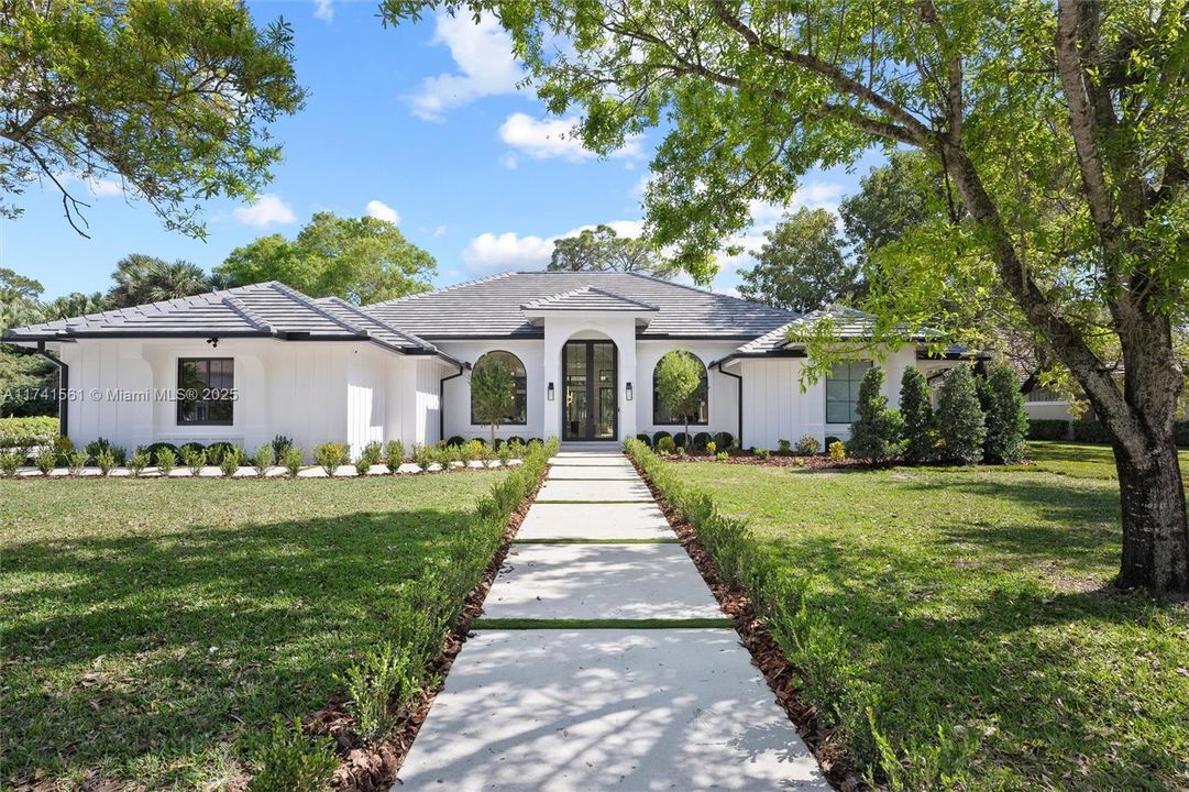 Vendido Recientemente: $3,099,000 (5 camas, 3 baños, 3381 Pies cuadrados)