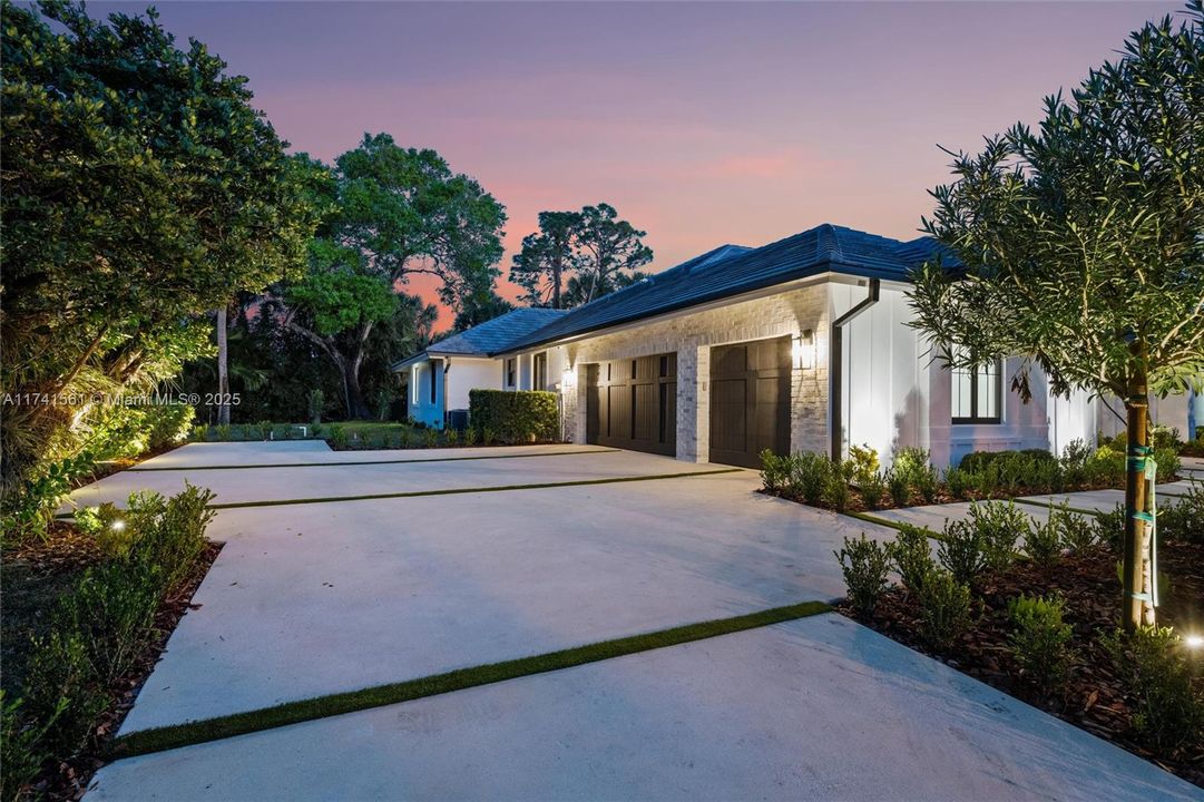 Vendido Recientemente: $3,099,000 (5 camas, 3 baños, 3381 Pies cuadrados)