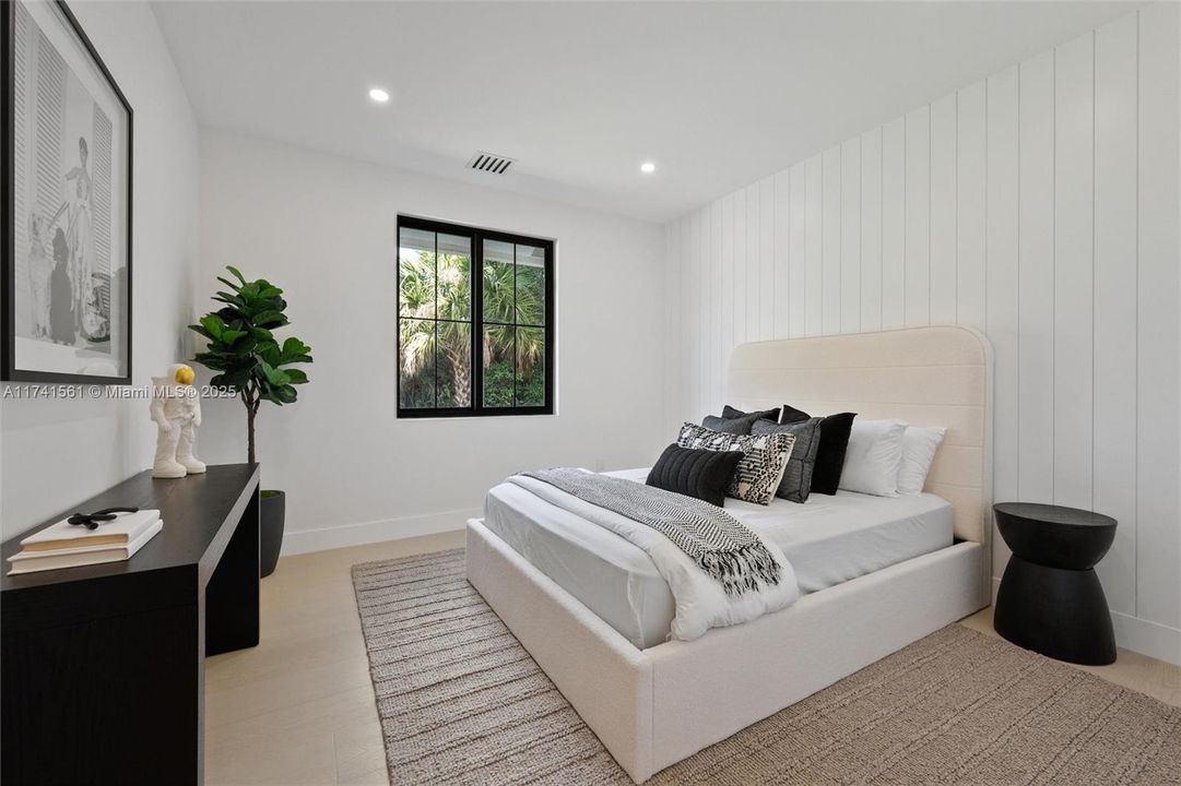 Vendido Recientemente: $3,099,000 (5 camas, 3 baños, 3381 Pies cuadrados)