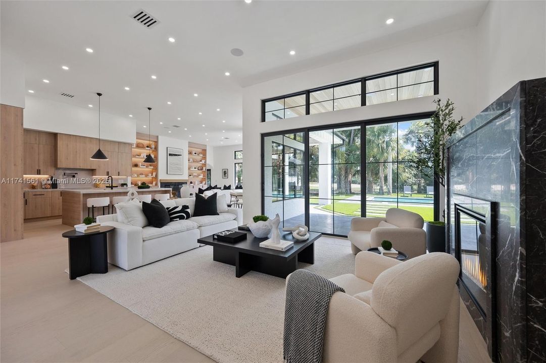 Vendido Recientemente: $3,099,000 (5 camas, 3 baños, 3381 Pies cuadrados)