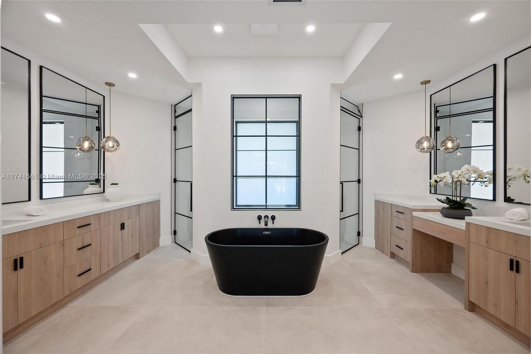 Vendido Recientemente: $3,099,000 (5 camas, 3 baños, 3381 Pies cuadrados)