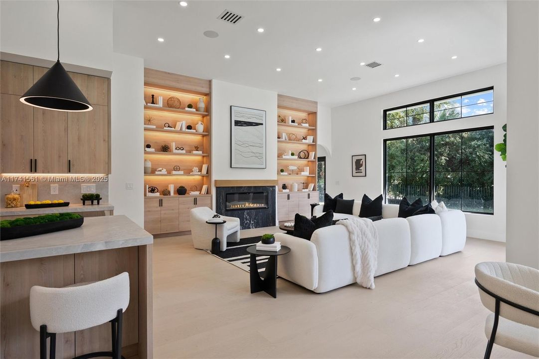 Vendido Recientemente: $3,099,000 (5 camas, 3 baños, 3381 Pies cuadrados)