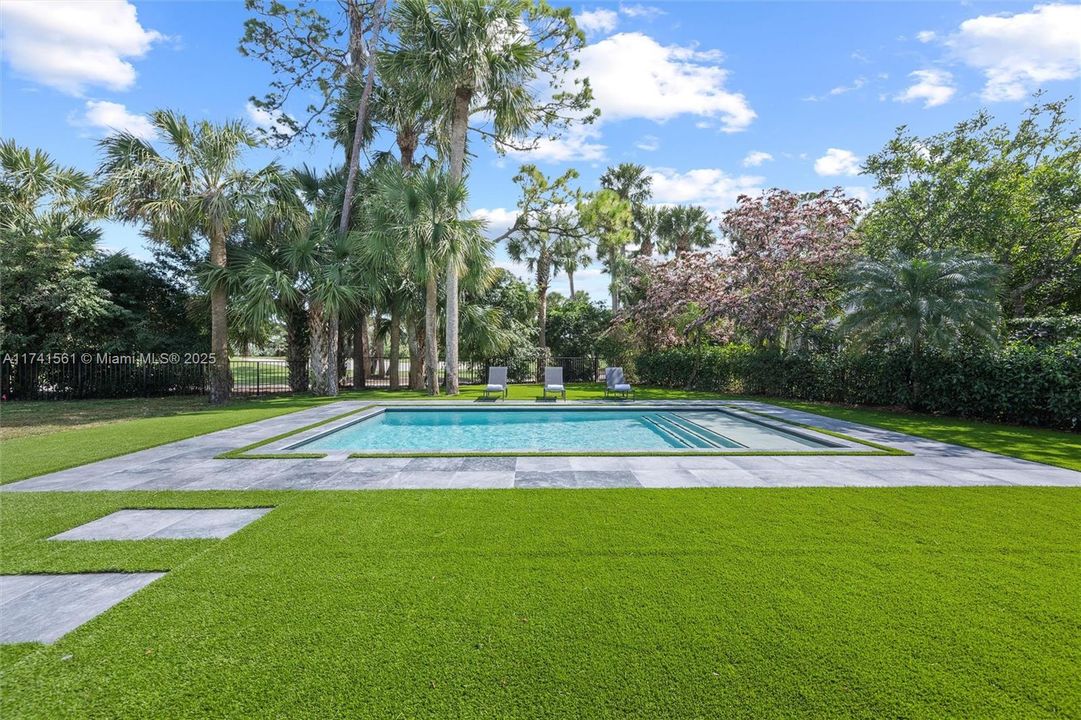 Vendido Recientemente: $3,099,000 (5 camas, 3 baños, 3381 Pies cuadrados)