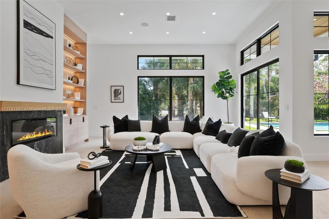 Vendido Recientemente: $3,099,000 (5 camas, 3 baños, 3381 Pies cuadrados)