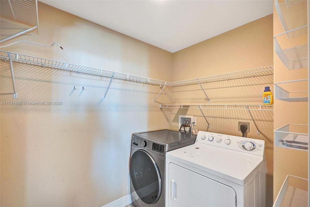 Recently Sold: $769,000 (3 beds, 2 baths, 1866 Square Feet)