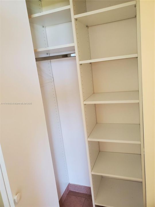 待售: $499,900 (0 贝兹, 1 浴室, 2090 平方英尺)