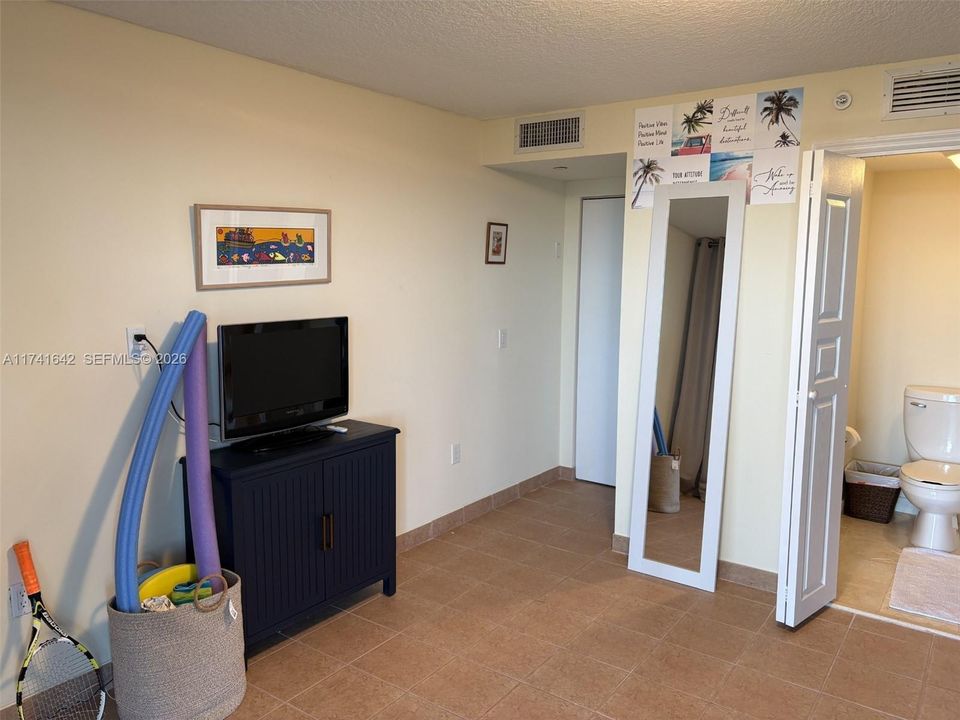 En Venta: $399,000 (0 camas, 1 baños, 2090 Pies cuadrados)
