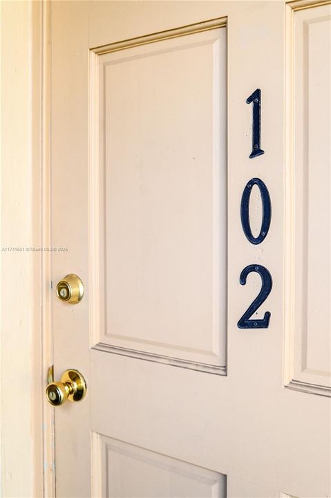 For Sale: $119,900 (1 beds, 1 baths, 510 Square Feet)