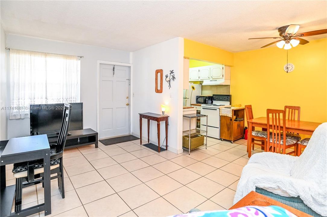 For Sale: $119,900 (1 beds, 1 baths, 510 Square Feet)