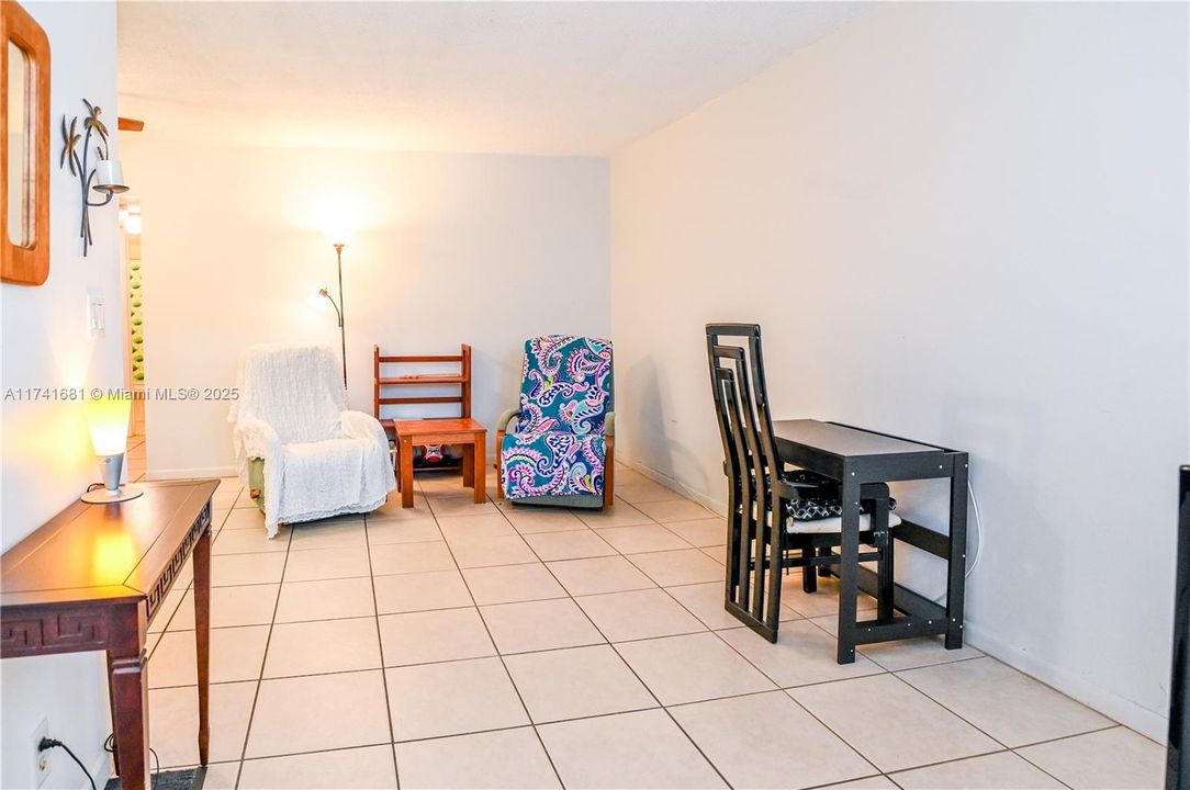 For Sale: $119,900 (1 beds, 1 baths, 510 Square Feet)