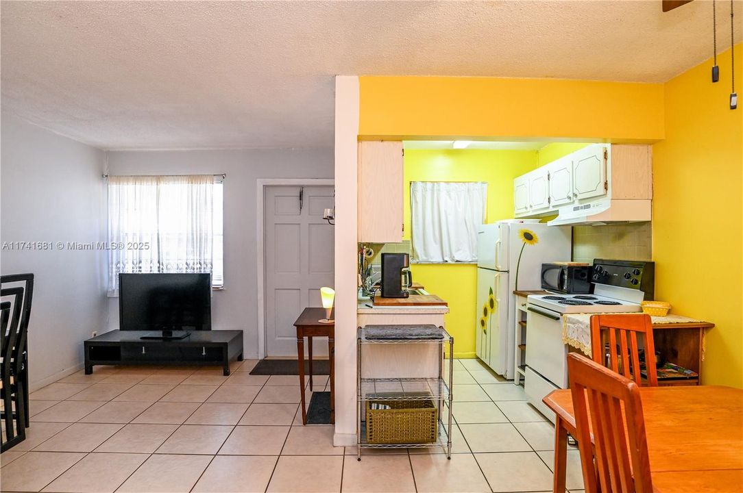 For Sale: $119,900 (1 beds, 1 baths, 510 Square Feet)