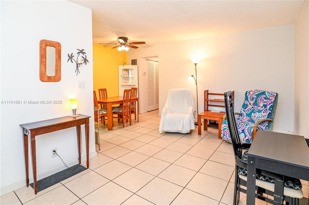 For Sale: $119,900 (1 beds, 1 baths, 510 Square Feet)