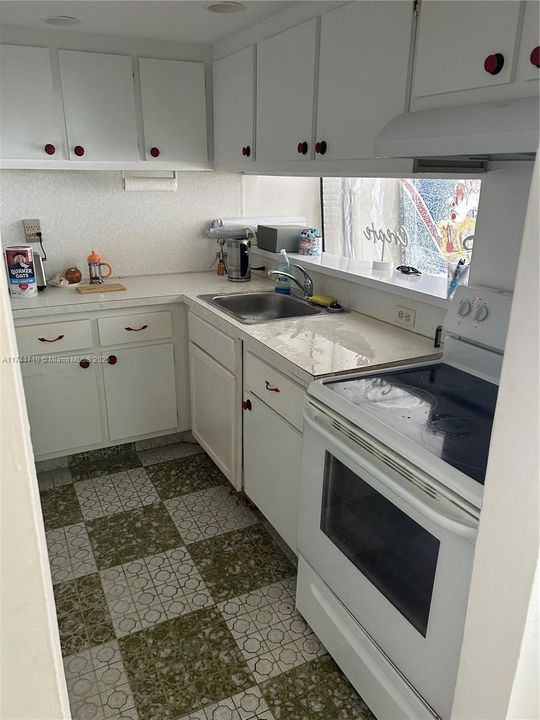 For Sale: $525,000 (1 beds, 1 baths, 655 Square Feet)