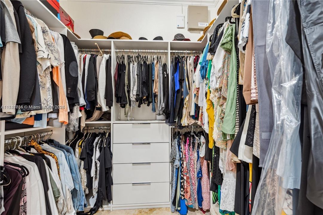 For Sale: $2,600,000 (4 beds, 4 baths, 3783 Square Feet)