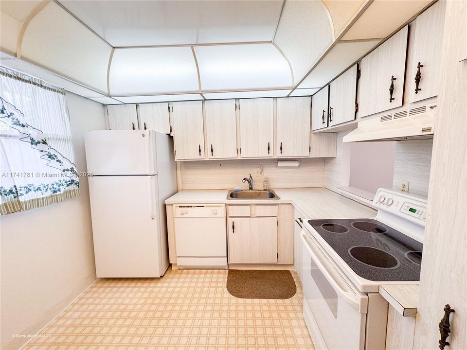 На продажу: $62,000 (1 спален, 1 ванн, 721 Квадратных фут)