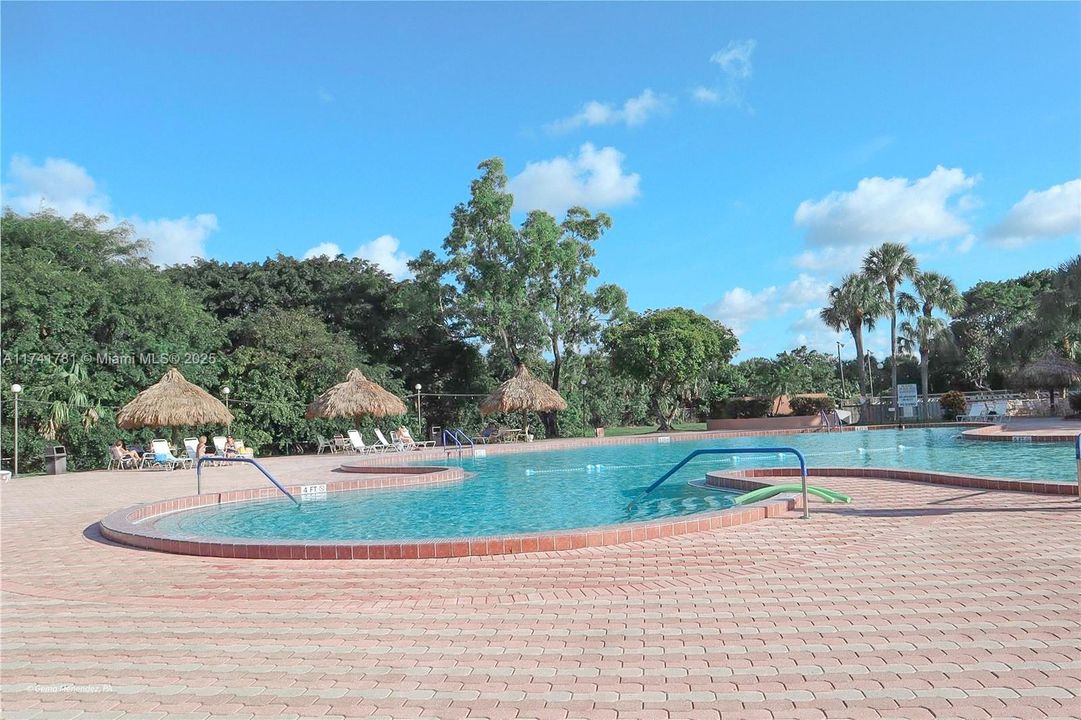 На продажу: $62,000 (1 спален, 1 ванн, 721 Квадратных фут)