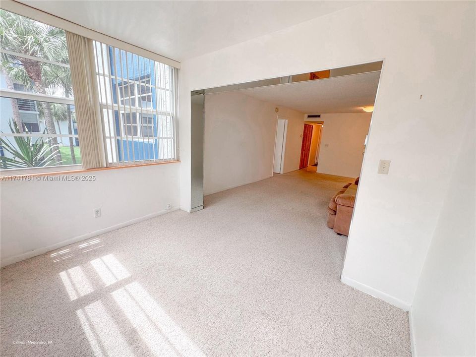 На продажу: $62,000 (1 спален, 1 ванн, 721 Квадратных фут)