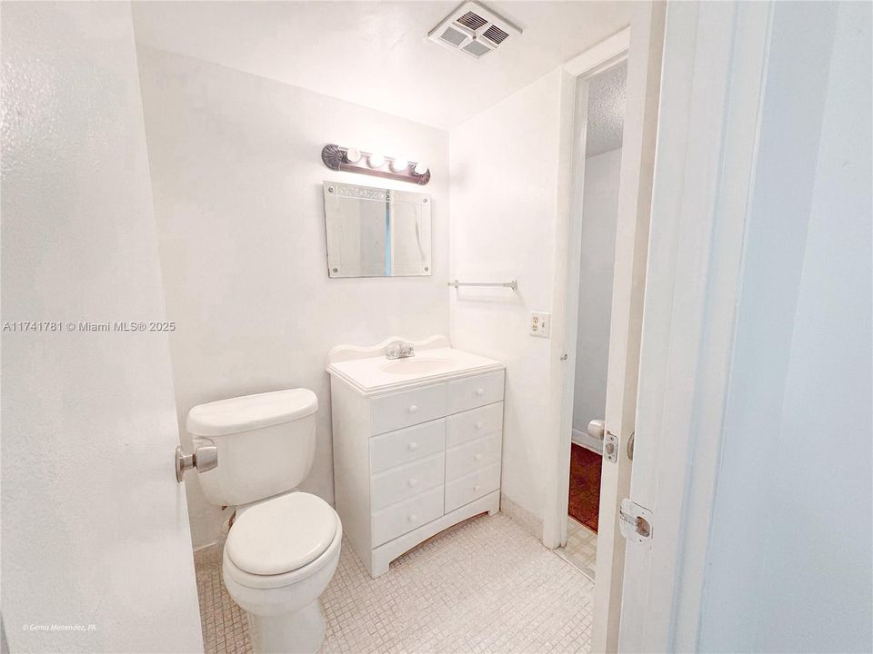 На продажу: $62,000 (1 спален, 1 ванн, 721 Квадратных фут)