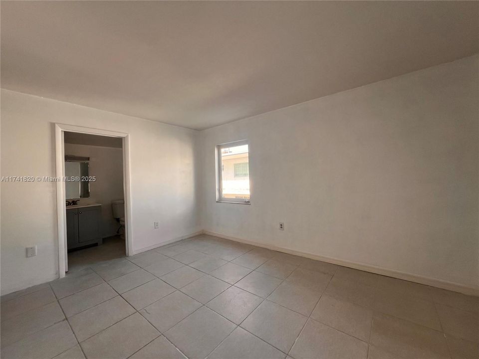 Recently Sold: $299,900 (1 beds, 1 baths, 660 Square Feet)