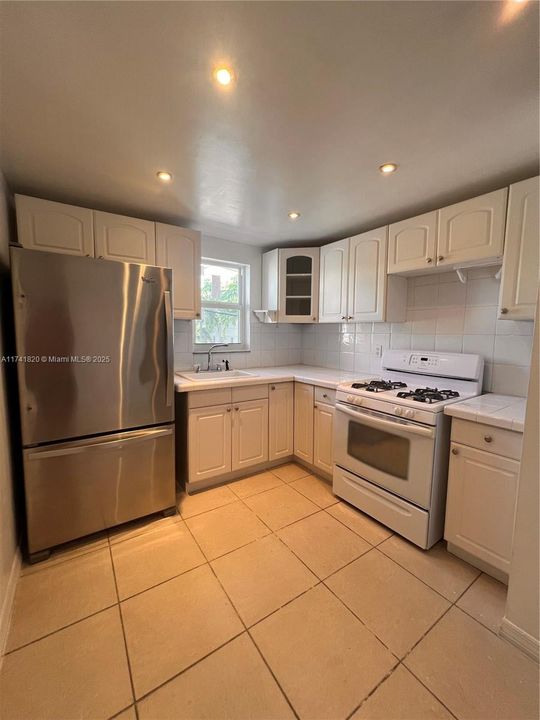 Recently Sold: $299,900 (1 beds, 1 baths, 660 Square Feet)