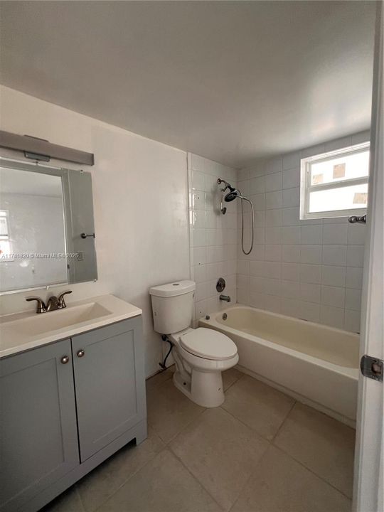 Recently Sold: $299,900 (1 beds, 1 baths, 660 Square Feet)