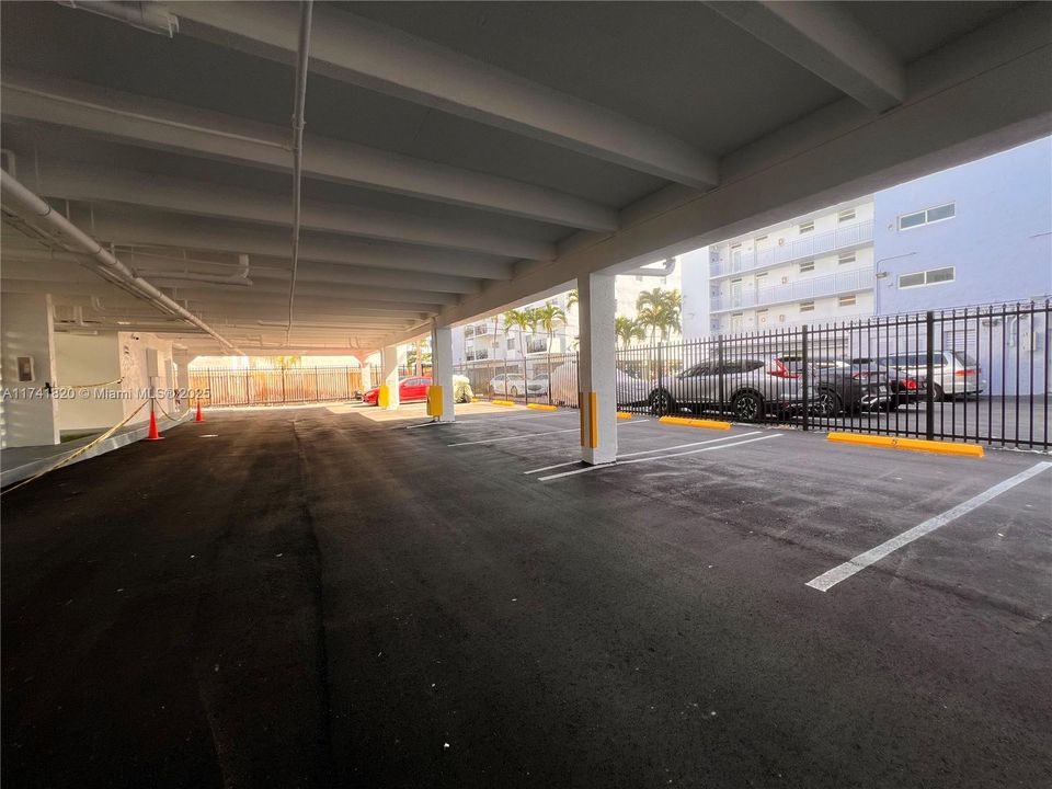 Recently Sold: $299,900 (1 beds, 1 baths, 660 Square Feet)