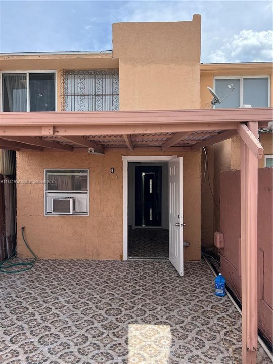 For Sale: $309,000 (2 beds, 1 baths, 1208 Square Feet)