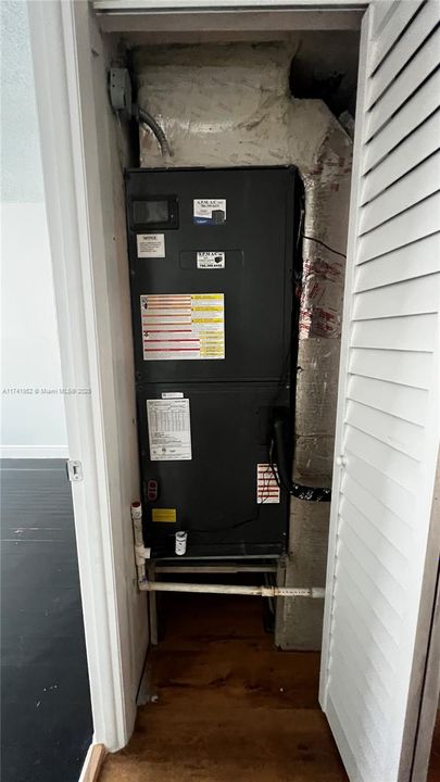 For Sale: $309,000 (2 beds, 1 baths, 1208 Square Feet)