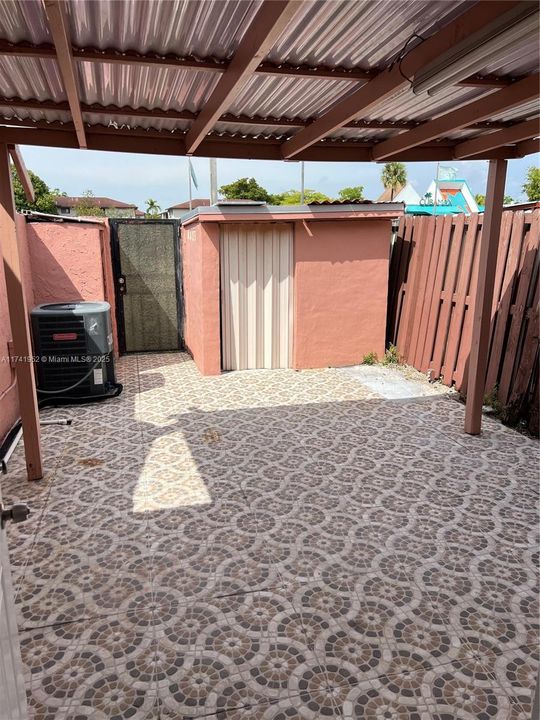 For Sale: $309,000 (2 beds, 1 baths, 1208 Square Feet)