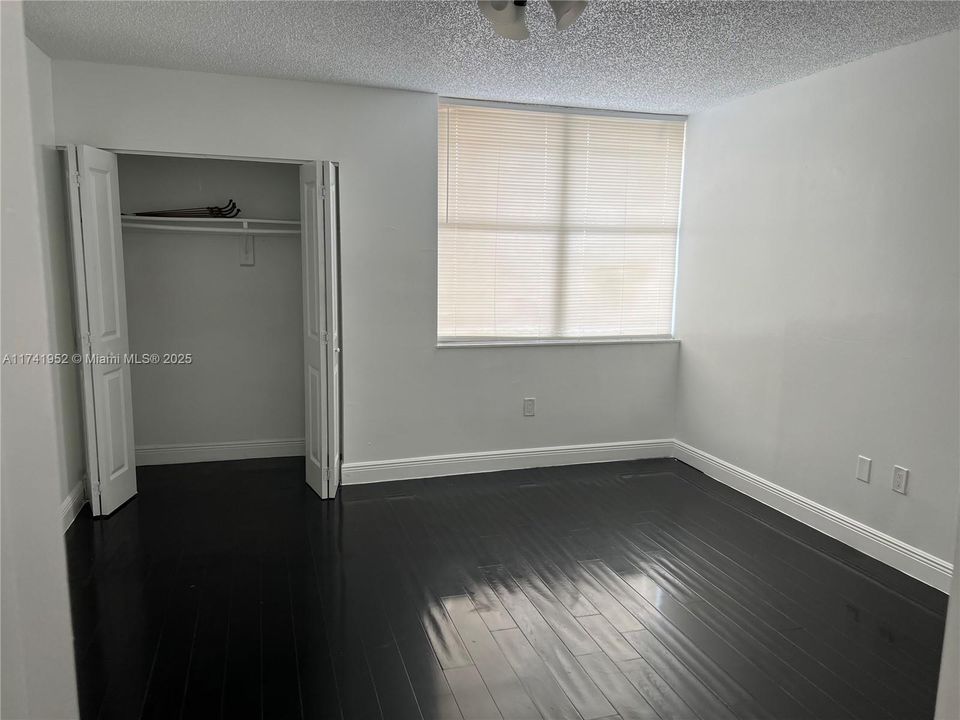 For Sale: $309,000 (2 beds, 1 baths, 1208 Square Feet)