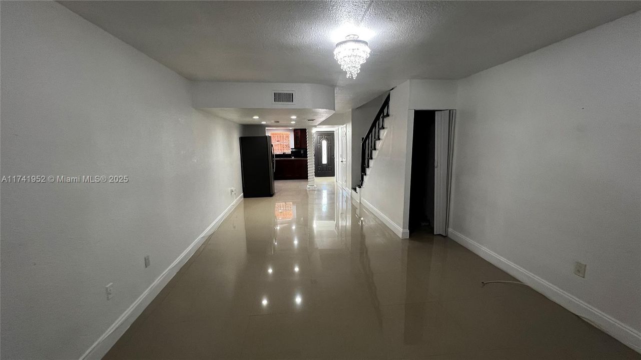 For Sale: $309,000 (2 beds, 1 baths, 1208 Square Feet)