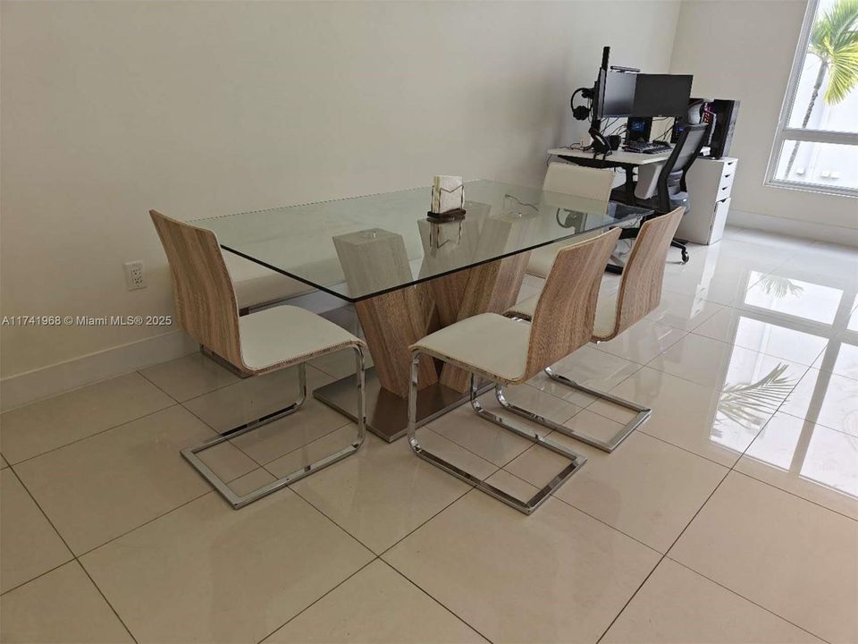 Recently Sold: $799,999 (3 beds, 4 baths, 2399 Square Feet)