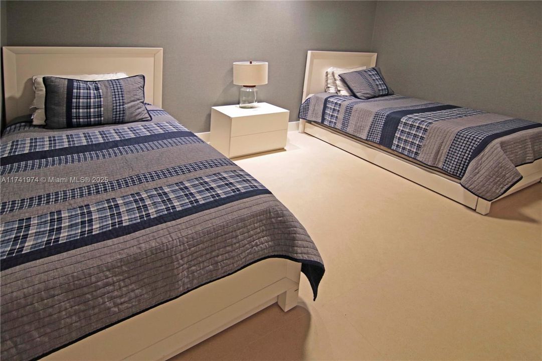 Recientemente alquilado: $13,900 (3 camas, 3 baños, 1647 Pies cuadrados)