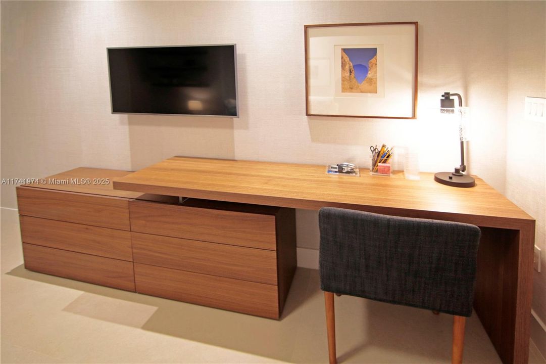 Recientemente alquilado: $13,900 (3 camas, 3 baños, 1647 Pies cuadrados)