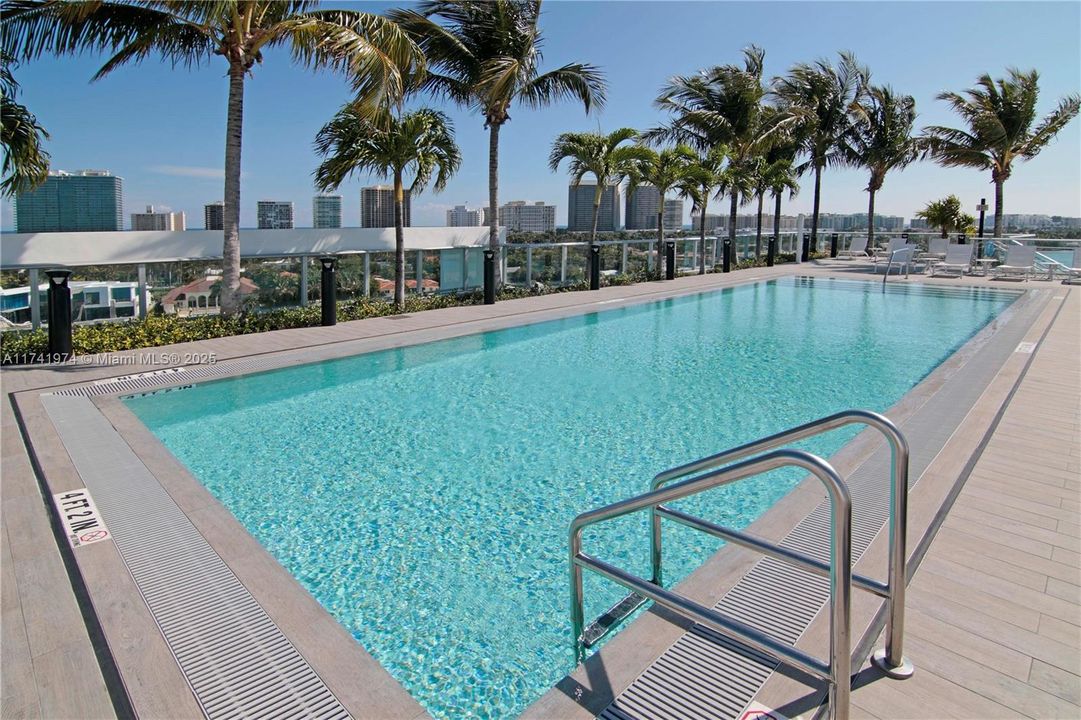 Recientemente alquilado: $13,900 (3 camas, 3 baños, 1647 Pies cuadrados)