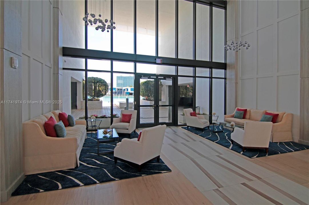 Recientemente alquilado: $13,900 (3 camas, 3 baños, 1647 Pies cuadrados)