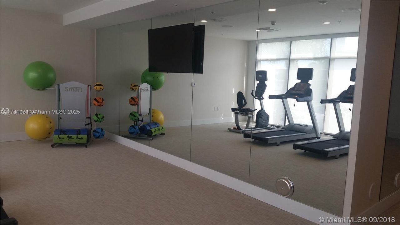 Recientemente alquilado: $13,900 (3 camas, 3 baños, 1647 Pies cuadrados)