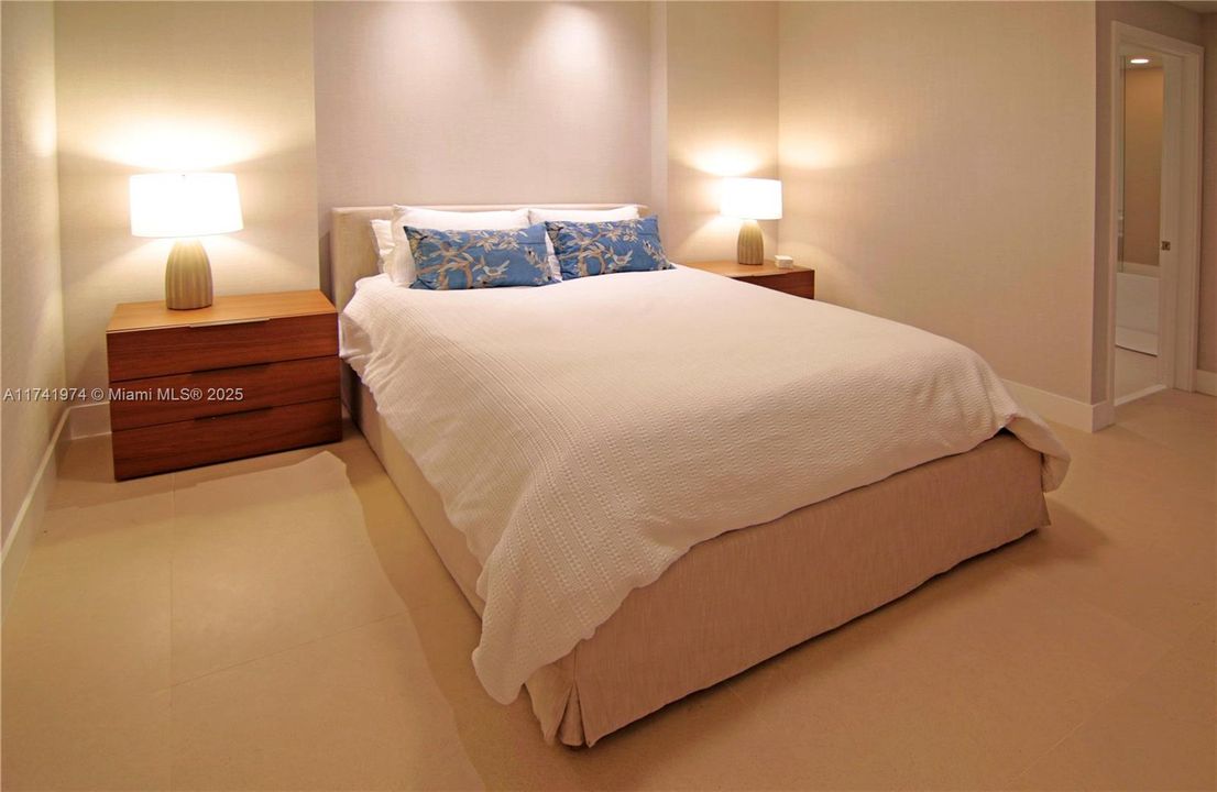 Recientemente alquilado: $13,900 (3 camas, 3 baños, 1647 Pies cuadrados)