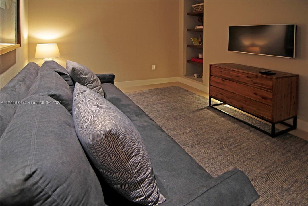 Recientemente alquilado: $13,900 (3 camas, 3 baños, 1647 Pies cuadrados)