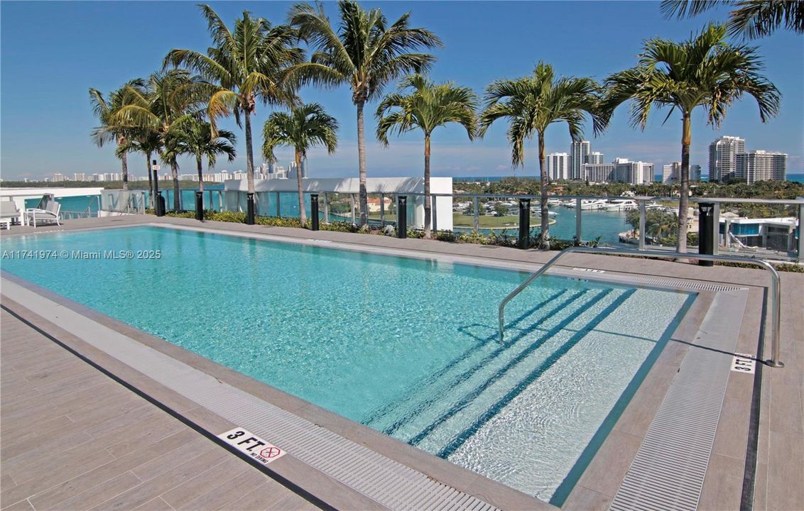 Recientemente alquilado: $13,900 (3 camas, 3 baños, 1647 Pies cuadrados)