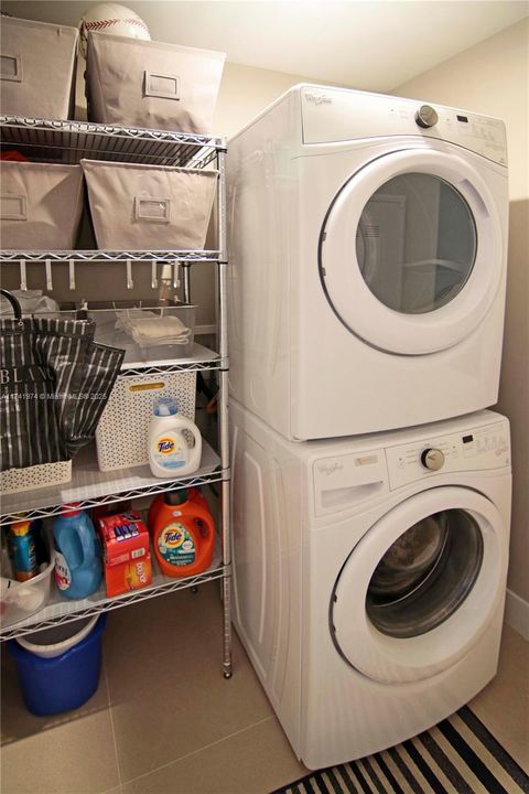 Recientemente alquilado: $13,900 (3 camas, 3 baños, 1647 Pies cuadrados)